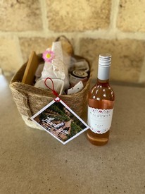 Gilberts Picnic Basket for Two